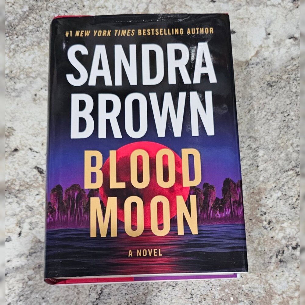 Blood Moon by Sandra Brown Hardback